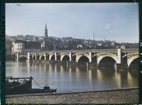 Image représentant Le pont et la ville de Saint-Cloud, vus depuis Boulogne