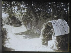 Image représentant Un reposoir sur le parcours de la Grande Troménie