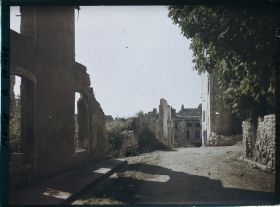 Image représentant France, Verdun, Un Coin de la Place de la Madeleine