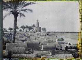 Image représentant Cimetière de la mosquée du Cheikh Marouf al-Karkhi, avec le mausolée de Sitt Zoubaïda