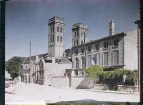 Image représentant France, Verdun, Maison remise en état et tours de la Cathédrale