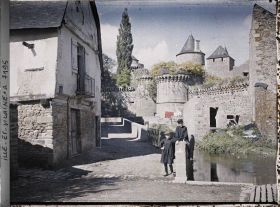 Image représentant La rue Foskéraly et la rivière du Nançon