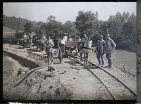 Image représentant France, Le 11e d'Artillerie Construisant une Voie de 60