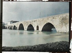 Image représentant Le grand pont, Tasköprü, sur le fleuve Seyhan