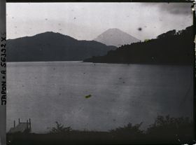 Image représentant Le lac Ashinoko et le Mont Fuji au loin