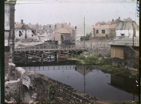 Image représentant France, Armentières, Maisons neuves le long de la Lys