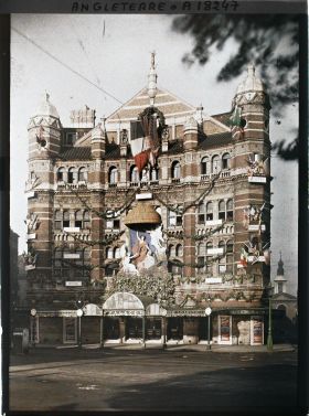 Image représentant Le Palace Theater sur Cambridge Circus, entre Shaftesbury avenue et Romily street