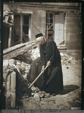 Image représentant Mr Hévet, curé de Saint-Waast, 86 ans, n'a pas quitté Soissons