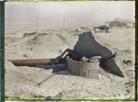 Image représentant Belgique, Middelkerke, Batterie Antwerpen (une pièce de 105 éclatée)