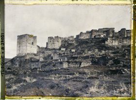 Image représentant Angles sud-ouest (avec bastion à gauche) de la citadelle de la ville