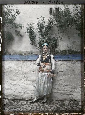 Image représentant Une citadine habillée à la mode turque