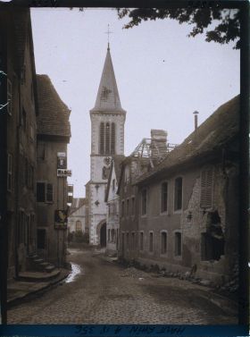 Image représentant France, Munster, Une rue de Münster, au fond l'Eglise Catholique