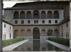 Image représentant Alhambra : la cour des Myrtes en direction du Sud