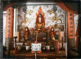 Image représentant L'autel de la " Sainte Mère " à l'intérieur du temple