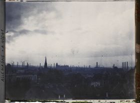 Image représentant Prusse, Essen, Panorama sur Essen le soir ; les Cheminées Krupp