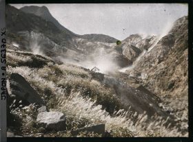 Image représentant null Solfatares de la vallée d'Owakudani ("Vallée des Grandes Eaux Chaudes") ou Ojigoku ("Grand Enfer")