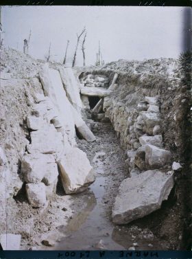 Image représentant France, Loivre, Boyau Couvert de dalles de pierre
