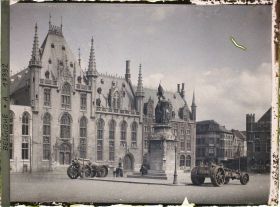 Image représentant Belgique, Bruges, La Grande Place, le Palais du Gouvernement et la Poste