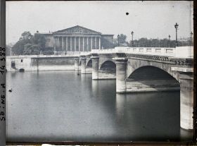 Image représentant Le pont de la Concorde et l'Assemblée nationale