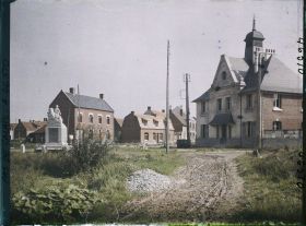 Image représentant France, Neuville-St-Vaast, Nouvelle Mairie et nouvelles Maisons