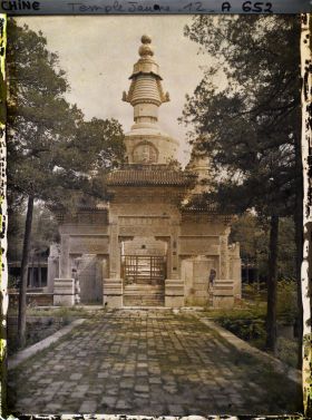 Image représentant Xihuangsi (" temple Jaune de l'Ouest "), axe ouest, sur la cour de la pagode