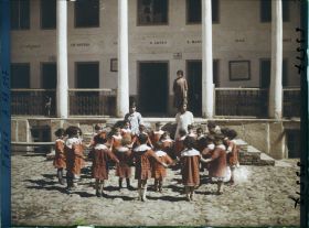 Image représentant Les enfants de la section maternelle de l'école de l'Alliance Israélite Universelle