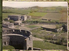 Image représentant Environs de la Cité, vue prise depuis l'enceinte, à gauche, la tour Crénade