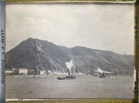 Image représentant Allemagne, Caub, Navires remontant le Rhin devant St Goarhausen