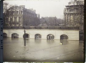 Image représentant La gare des Invalides inondée par la crue de la Seine