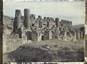 Image représentant Colonnes du péristyle septentrional du sanctuaire du temple de Jupiter Héliopolitain