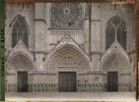 Image représentant Les trois portails de la cathédrale Saint-Pierre