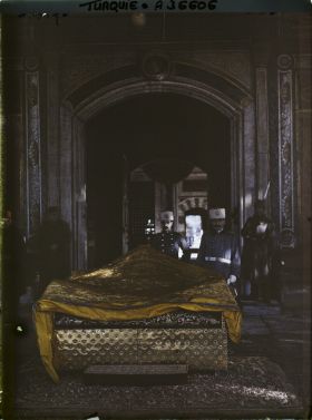 Image représentant Turquie, Constantinople , Fête de l'investiture du Calife, le trône du Sultan Selim 1er découvert
