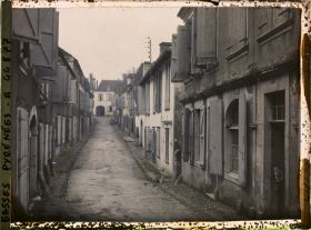 Image représentant France, Orthez, Même rue prise dans le sens opposé