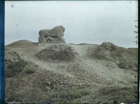 Image représentant Le lion, masse de basalte probablement un trophée, de provenance inconnue