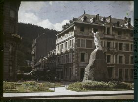 Image représentant France, Mont Dore, La Place Michel Bertrand et la rue Raymond