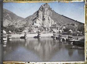 Image représentant Le Rani Musi chhatri, bassin du palais Vinay Vilas