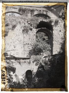 Image représentant Algérie, Constantine, Au fond des gorges, Ruines du Pont Romain d'Antonin