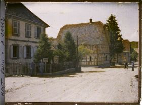 Image représentant France, Wolfersdorf, Traubach-le-Haut : maison alsacienne et route