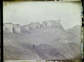 Image représentant Les murailles est de la citadelle (au fond, l'Observatoire de ?)