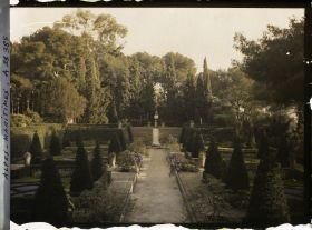 Image représentant Le jardin persan de la villa Cypris, vu vers l'Est