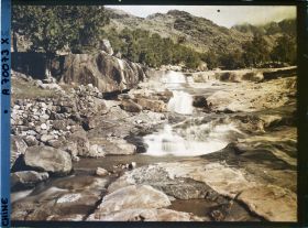Image représentant Entre Wanxianlou (" pavillon des Dix Mille Immortels ") et Dongxiqiao (" pont Est-Ouest ")