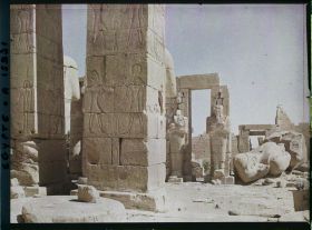 Image représentant Piliers osiriaques dans le vestibule de la deuxième cour