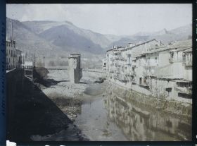 Image représentant Le pont vieux à péage, pont fortifié enjambant la Bévéra