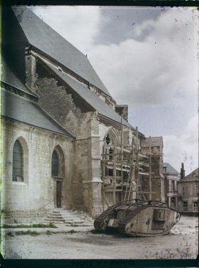 Image représentant France, Bray s/ Somme, Bas Coté de l'Eglise en réparation