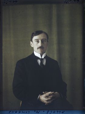 Image représentant https://musee-albert-kahn.s-museum.fr/home/NWQ2OTAwYzNmYjZlZTk1ZWQwODJmMjY4L2dlbmVyaWMtbm90aWNlLXRhYi9hdXRob3JpdHkvNjE3YTc5ZjVjZjhiODk2OGIzMzM3ZDIx/5d6900c3fb6ee95ed082f268/generic-notice-tab/authority/617a79ebcf8b8968b333728b Monsieur André Lombard