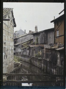 Image représentant France, Ste Menehould le haut, Vieilles Maisons sur le Canal