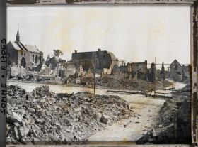 Image représentant France, Montdidier, La Place de l'Hôtel de Ville prise de la rue Jean Dupuy