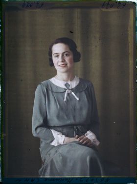 Image représentant Madame  https://musee-albert-kahn.s-museum.fr/home/NWQ2OTAwYzNmYjZlZTk1ZWQwODJmMjY4L2dlbmVyaWMtbm90aWNlLXRhYi9hdXRob3JpdHkvNjE3YTc5ZjVjZjhiODk2OGIzMzM3ZDIx/5d6900c3fb6ee95ed082f268/generic-notice-tab/authority/617a79ebcf8b8968b3336a15 Sylvain Cahn