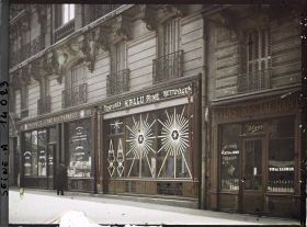 Image représentant Vitrines de magasins protégées contre les bombardements boulevard du Montparnasse, au niveau du numéro 108