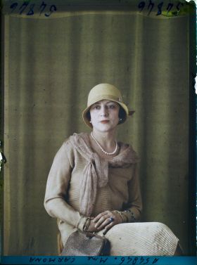 Image représentant https://musee-albert-kahn.s-museum.fr/home/NWQ2OTAwYzNmYjZlZTk1ZWQwODJmMjY4L2dlbmVyaWMtbm90aWNlLXRhYi9hdXRob3JpdHkvNjE3YTc5ZjVjZjhiODk2OGIzMzM3ZDIx/5d6900c3fb6ee95ed082f268/generic-notice-tab/authority/617a79ebcf8b8968b3336a33 Madame Carmona